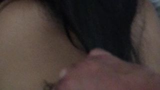 Une Philippine amateur se fait baiser en levrette