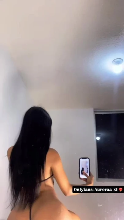 丰满、性感且无法抗拒：Auroraa_x1