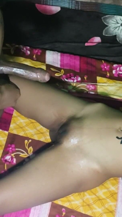 A hot and cute girl was fucked with her boyfriend in hotel, An Asian Desi girl was fucked first time with her boyfriend | Clip 1