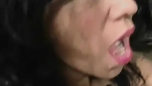 Amatör Fransız genç kız sıkı götünü siktiriyor