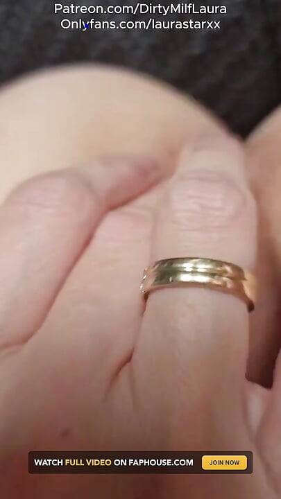 Laura Fingering Butt
