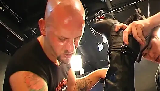 Бомбическую Блондинку Жестко Трахнули В Гэнгбэнге Несколько Членов