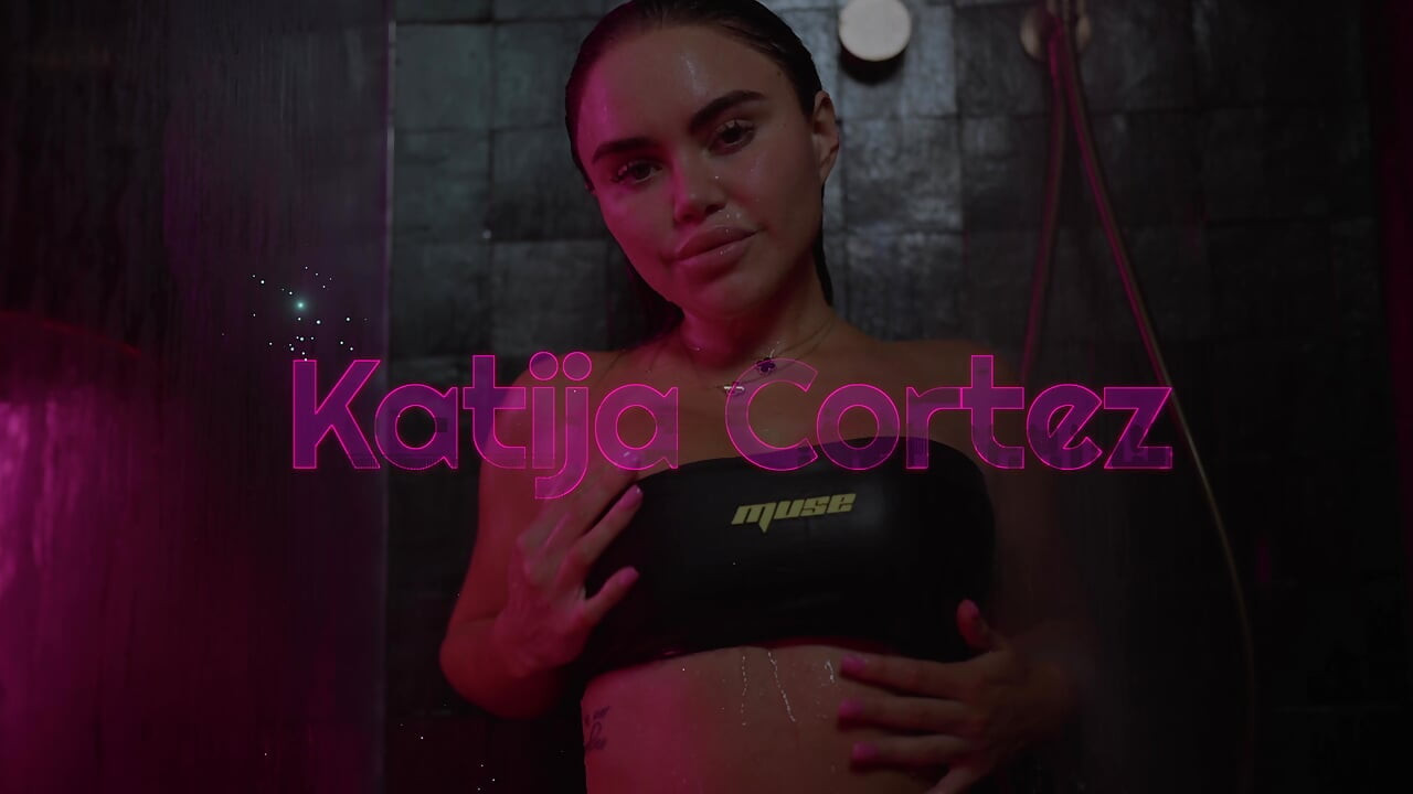 Katija cortez lagi sange di kamar mandi