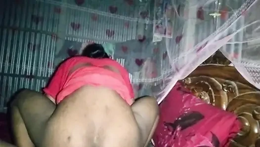 Momen tengah malam sama ibu tiriku yang nakal