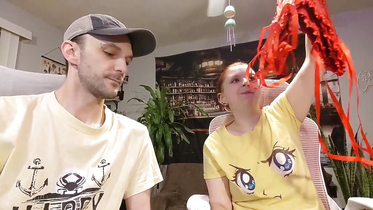 Wish List Gifts 9 - Espartilho Vermelho E Vestido De Vinil Preto Unboxing E Masturbação