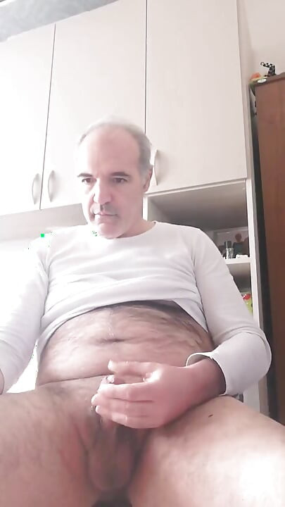 Luca, güzel bir penisin var mı?