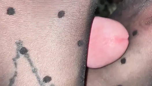 Yeni bir pedikürle övünüyor