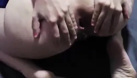 Ich gab meinem ehemann meinen arsch, ich konnte nicht widerstehen und rief seinen freund, es auch in meinen arsch zu stecken, ich war ganz eingebrochen und voll