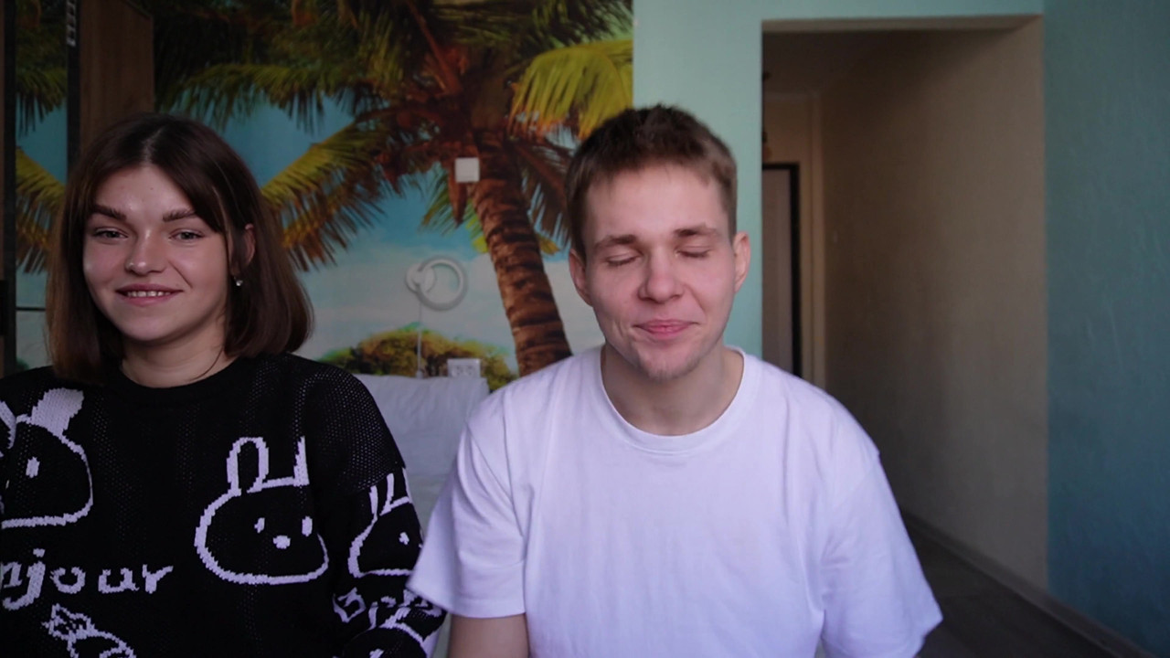 流行的在线游戏在视频博客期间变成继兄弟和继妹之间的性爱