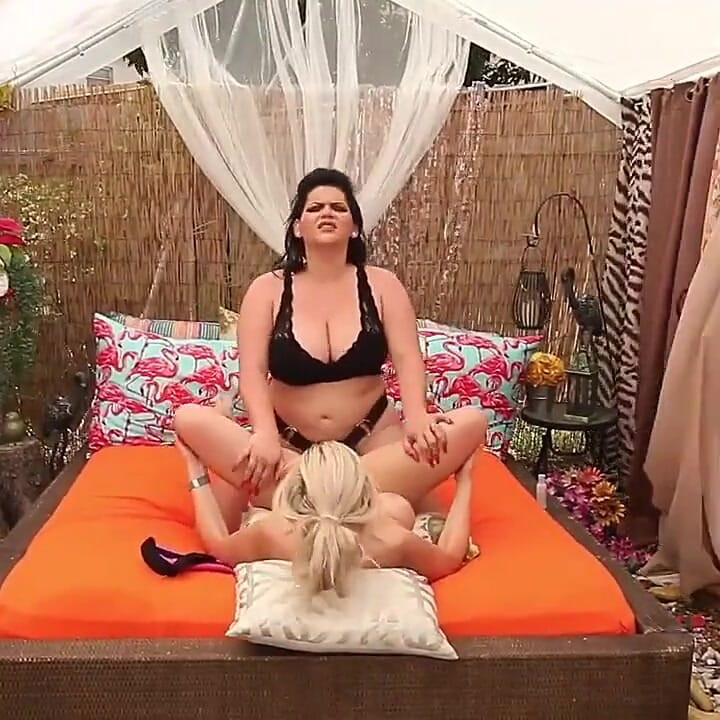 Angelina castro lagi asik ngentot pakai strap-on pakai strap-on sama cristi ann!