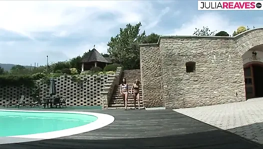 Azgın kızlar canavar bir yarakla sikilmeyi seviyor