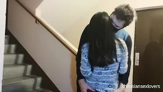 Kami ngentot di tangga gedung teman