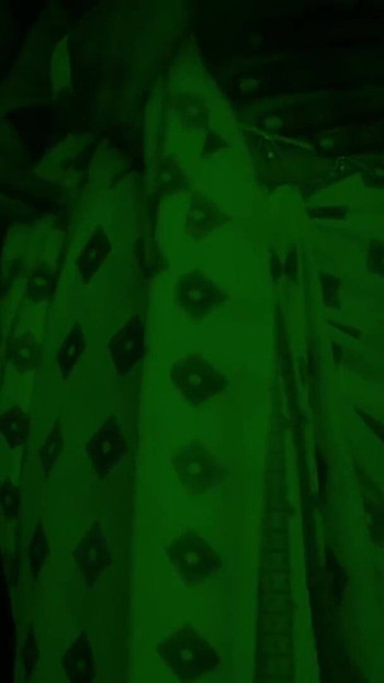 Isteri desi panas India mengongkek suami adik tirinya yang kecil | Klip 1