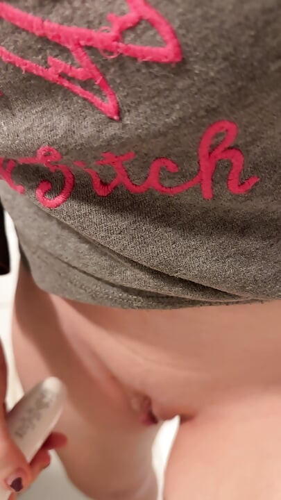 Razor Slides Into My Pussy