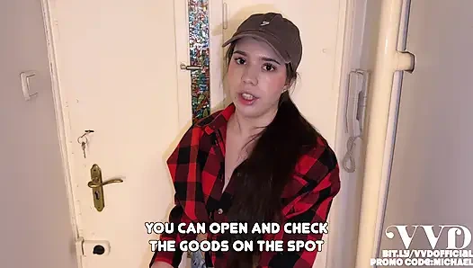 Kurye kız amcığıyla sikimi test etmeyi kabul etti