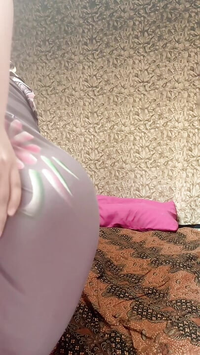 Again! VIRAL Kemben Girl Masturbates Until Peeing