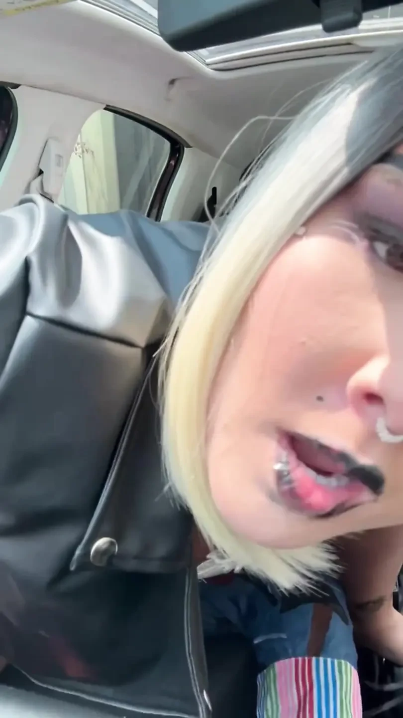 Chucky fucking Tifanny without a condom inside the car