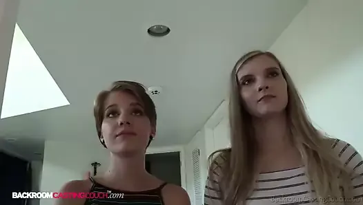 Des filles de 19 ans se doigtent et se mangent mutuellement avant de traire une bite !