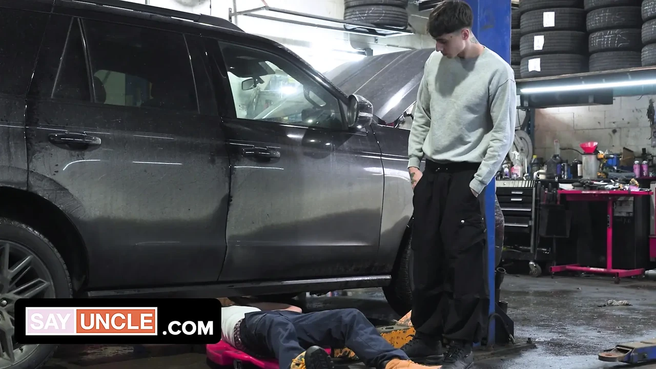 Internet Papi Gives Angel Elias the Full Service Treatment