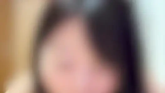 Alyans kapalı, arkasından derin yoğun seks. Kocasına ihanet ediyor, sert orgazm oluyor! 1.
