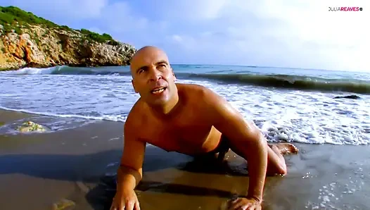 Sarışın kız arkadaşla uçurumda deniz kenarında sikişiyor