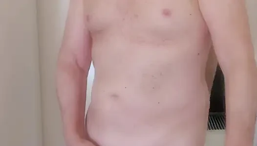 Küçük yarağımla oynuyorum