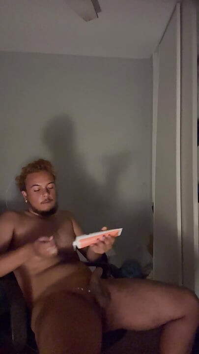 หนุ่มผิวขาวตีอึของเขา