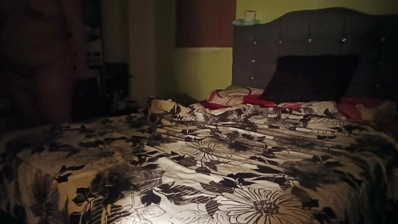 Mój kochanek pieprzy mnie prezerwatywą