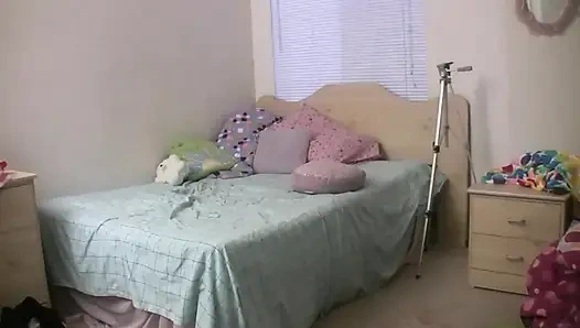 Meslektaşım bana web kamerasında ateşli saksolarını, mastürbasyonunu ve fışkırtmasını göstermeyi seviyor