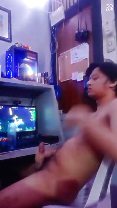 Fleshlab Twinks Pinoy Guy Wanking While He Is Playing
