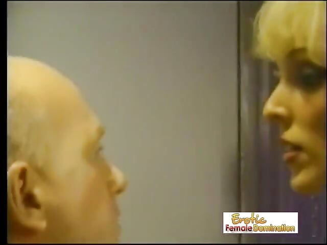 ブロンドの女王様とブルネットの愛人苦しい古い奴隷