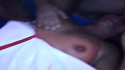 Cewek hot rambut cokelat ini dientot habis-habisan sama kontol besar sampai dicrot di dalam