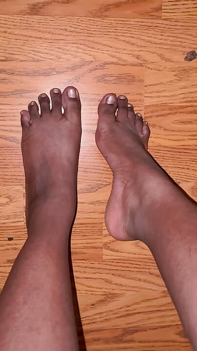 naked feetfetish tease