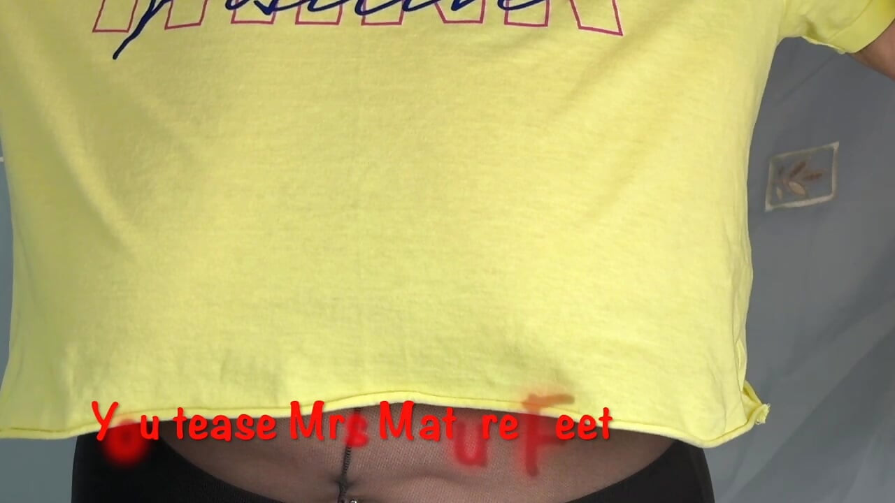 Mrs Mature Feet Big Granny Pants and Tights 427