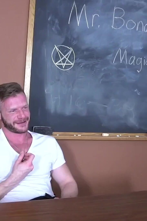 Brian Bonds Prof of Magic - Manupfilms