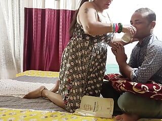 Φοιτητής γαμάει την καυτή μητριά πριν τις εξετάσεις! Ινδικό ερωτικό σεξ