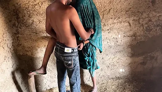 Soteli ibu tiri ke shath injoy di luar ruangan