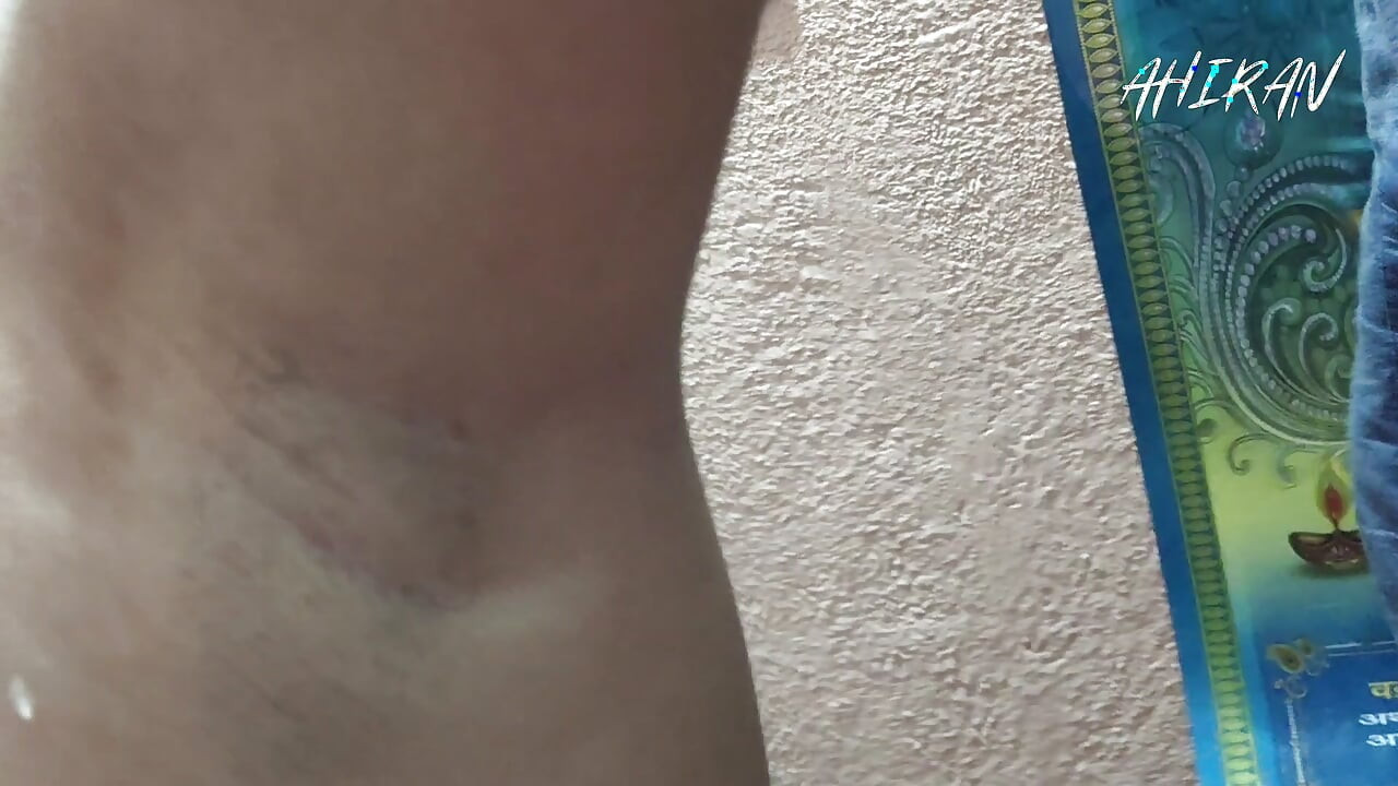Indiai desi falusi lány és fiú elnézést kérnek. Sárga alsószoknya nézet Szamár és vulva.