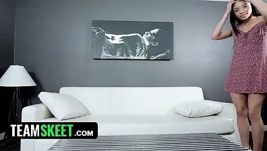 리얼 포르노 캐스팅 중 뚫린 마른 흑인 소녀 Alexis Tae