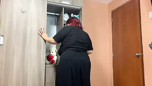 Ibu tiri terjebak di lemari pakaian - pov