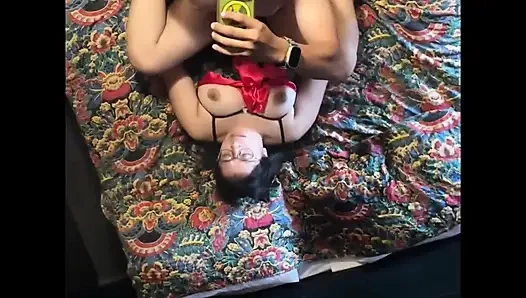 Bebek üvey anne tutkuyla inliyor