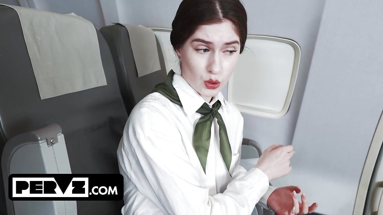 Aspirante a aeromoça Hot Pearl recebe uma entrevista muito prática com piloto pervertido