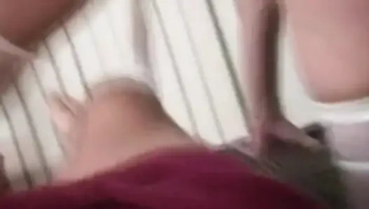 Devlyn'in derin gırtlak becerileri gösterisi