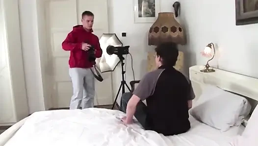 Özel video prezervatifsiz: seksi sarışın ve esmer ateşli çift anal sikişmeyi seviyor