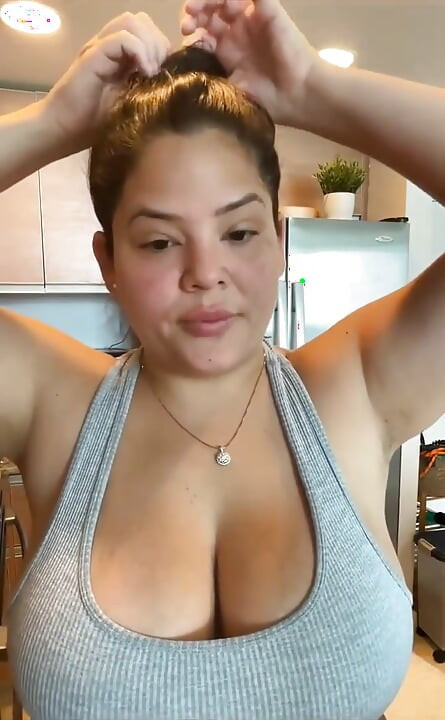 Dani Valentina的直播