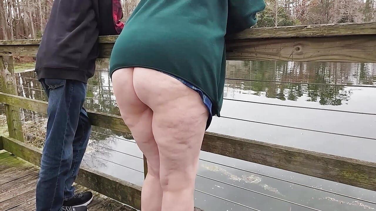 Hot BBW Meets Stranger In The Park And Sucks His Cock!