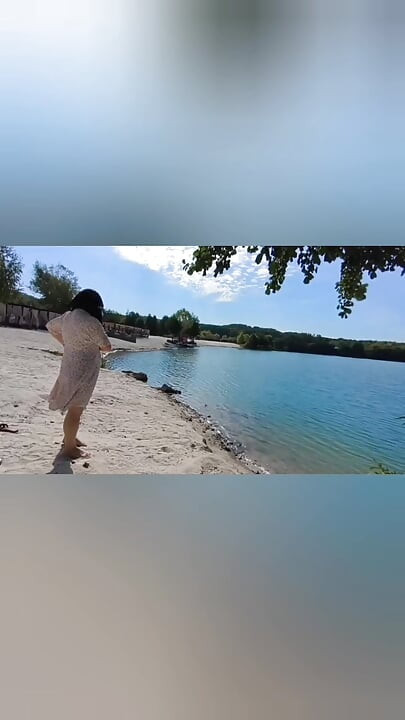 Σχεδόν με έπιασαν γυμνή στην παραλία.