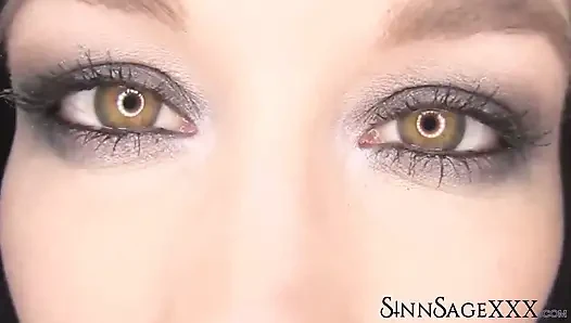 Sinn sage lagi asik hazel eyes - close up untuk tampilan kamera