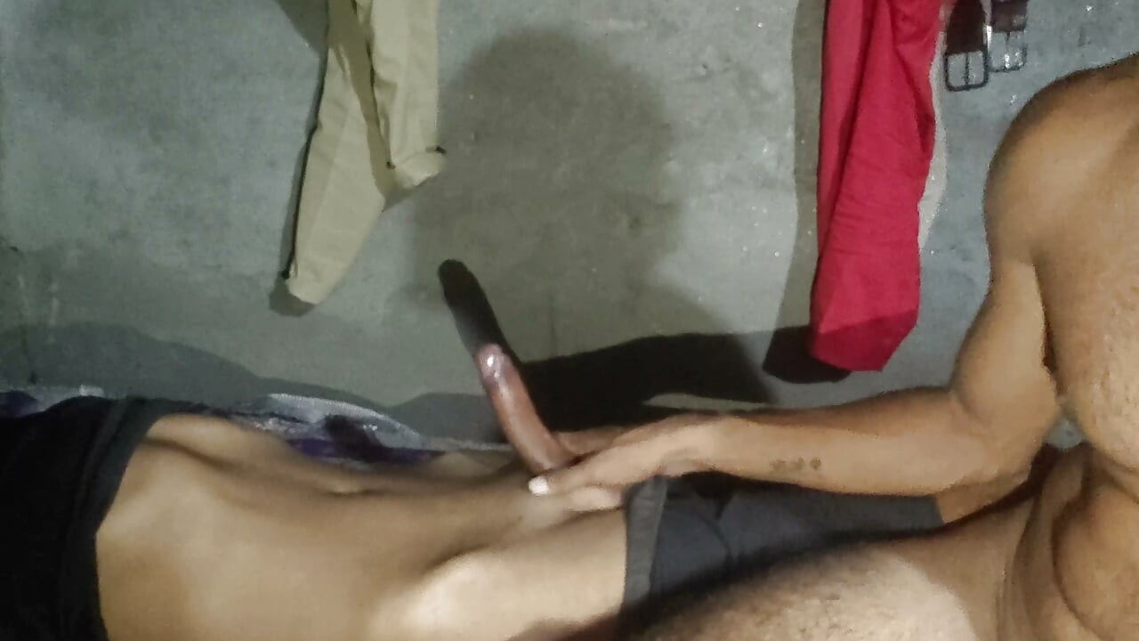 Bada Vishal land per bithakar dost ko ki Gand ki chudai hot tarike se Desi boy