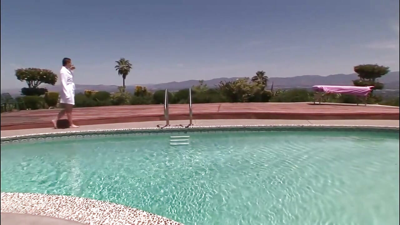 Νεαρή γκόμενα με ωραία βυζιά μετά βίας γαμήθηκε